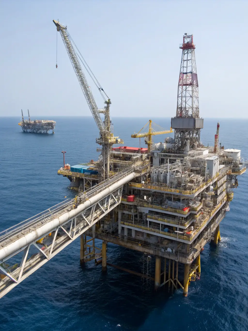An offshore oil platform at sunset, symbolizing dbfmo-europe's experience in the oil, gas, and energy sector.
